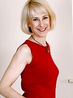 mature pantyhose shots